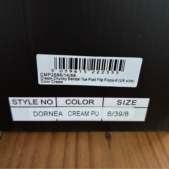 PrettyLittleThing Dorenea Chunky Platform Flip Flop Sandals Cream Size 8 New - Picture 8 of 11